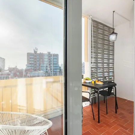 Yolo By Olala Homes Apartment